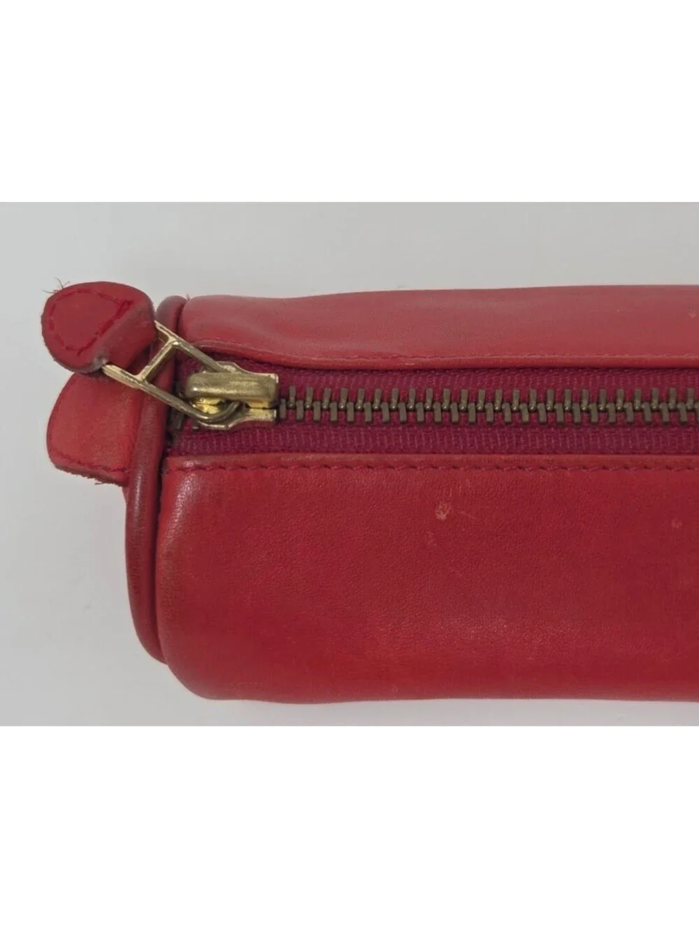 N/A levenger red